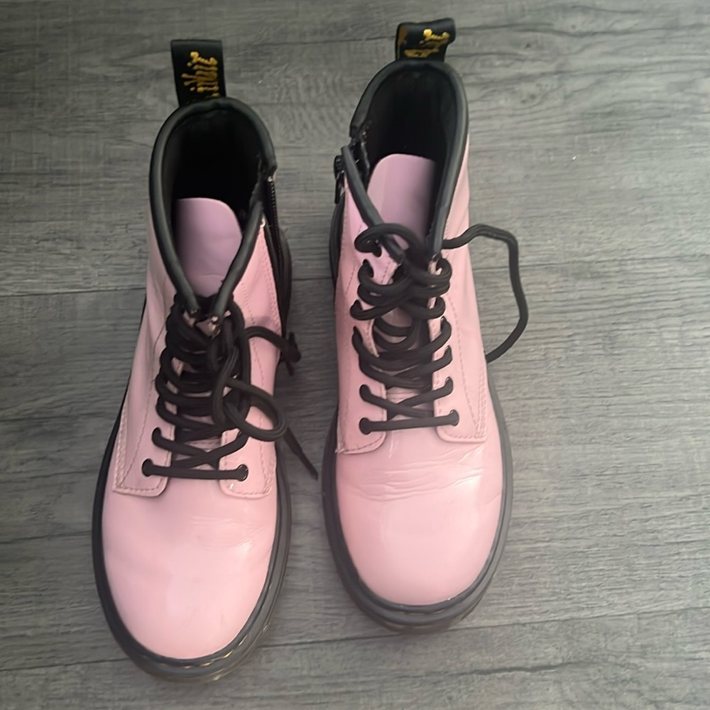 DR. MARTENS YOUTH LEATHER LACE UP BOOTS